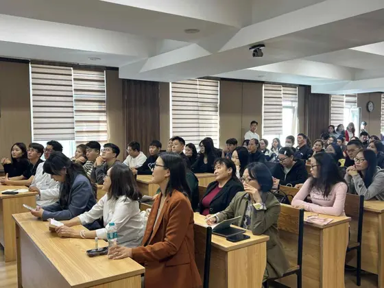 ЦИНХУА ИХ СУРГУУЛИЙН ПРОФЕССОР ЛЯО ПИНЬ ЧАО “СИТИ” ИХ СУРГУУЛЬД ЗОЧИЛЛОО
