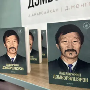 “Түүхэн эрхмүүдийн цадиг” 18 дахь цуврал Дашдоржийн Дэмбэрэлцэрэнгийн намтар, түүхийн номын нээлт боллоо