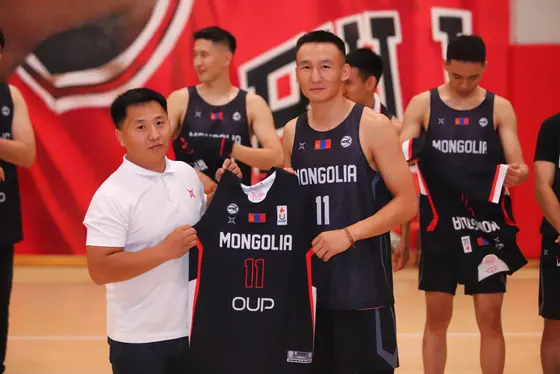 FISU-AUB Азийн Оюутны аварга шалгаруулах тэмцээнд “СИТИ” их сургуулийн нэр дээрээс оролцох Монгол Улсын оюутны шигшээ баг, тамирчдад албан ёсны тоглолтын өмсгөлийг нь гардуулан өглөө