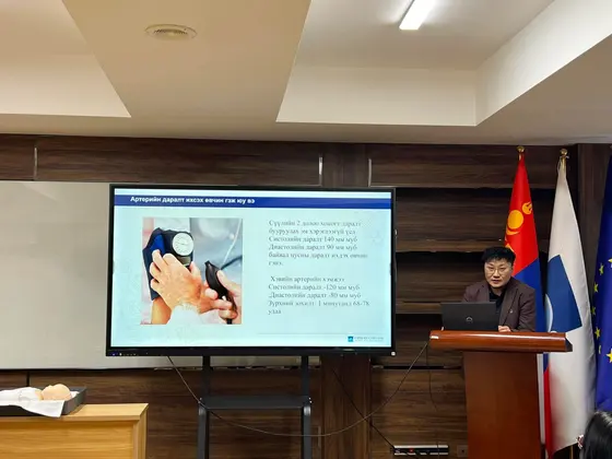 “СИТИ” Их сургуулийн Гоо сайхны ухааны сургууль, Захиргаа, хүний нөөцийн газар хамтран “Ажлын байранд анхны тусламж үзүүлэх” сэдэвт сургалтыг зохион байгууллаа