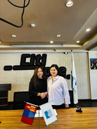 ГОО САЙХНЫ УХААНЫ СУРГУУЛЬ ТЭРГҮҮЛЭГЧ САЛОНУУДТАЙ ХАМТРАН АЖИЛЛАХ ГЭРЭЭНД ГАРЫН ҮСЭГ ЗУРЛАА