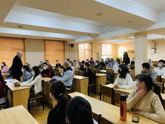 АНУ-аас Монгол Улсад суугаа Онц бөгөөд бүрэн эрхт Элчин сайд, ноён Майкл Стэнли Клеческий “СИТИ” Их сургуульд зочиллоо